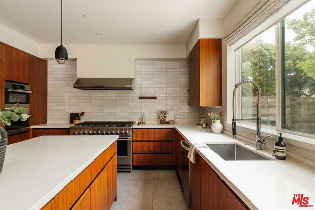 4063 Huron Avenue, Culver City, CA 90232