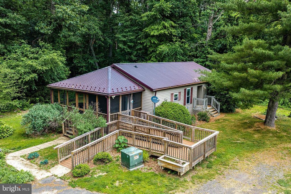 Image 18 of property listing at 3531 MILLER RD, Street, MD 21154