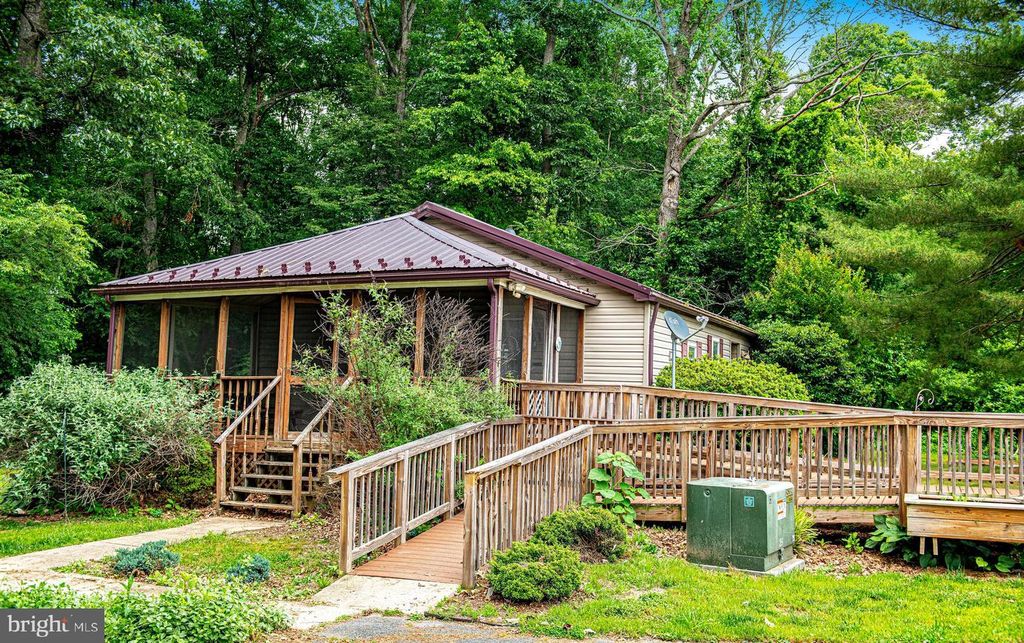 Image 19 of property listing at 3531 MILLER RD, Street, MD 21154