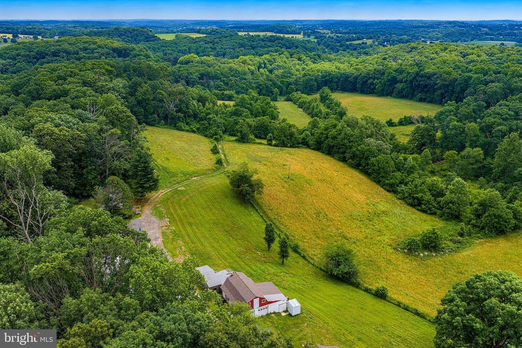 Image 3 of property listing at 3531 MILLER RD, Street, MD 21154