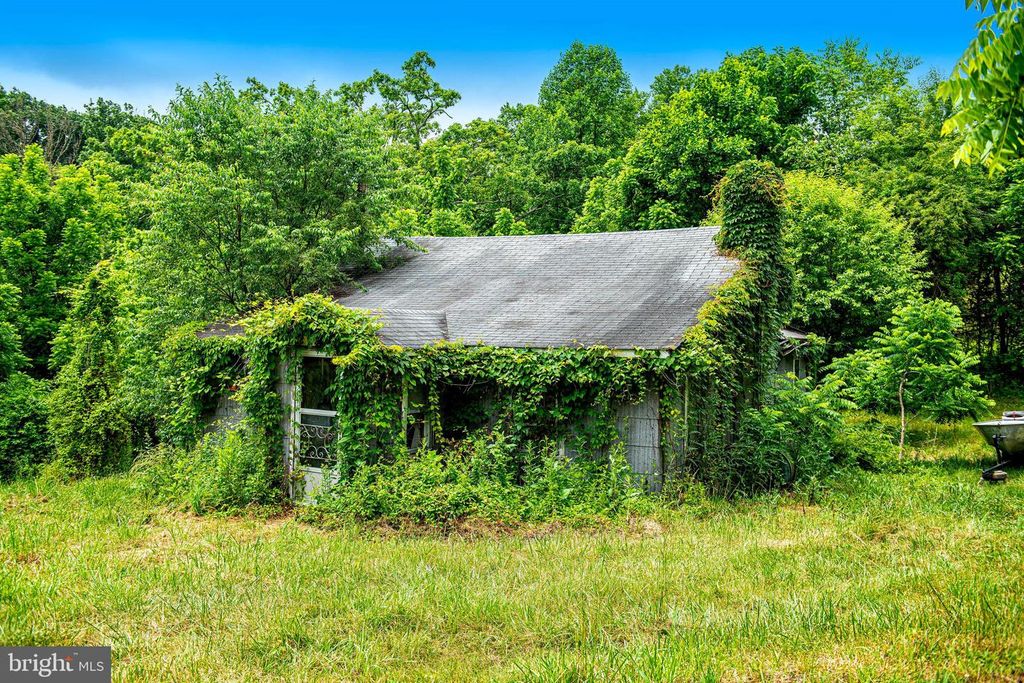 Image 39 of property listing at 3531 MILLER RD, Street, MD 21154