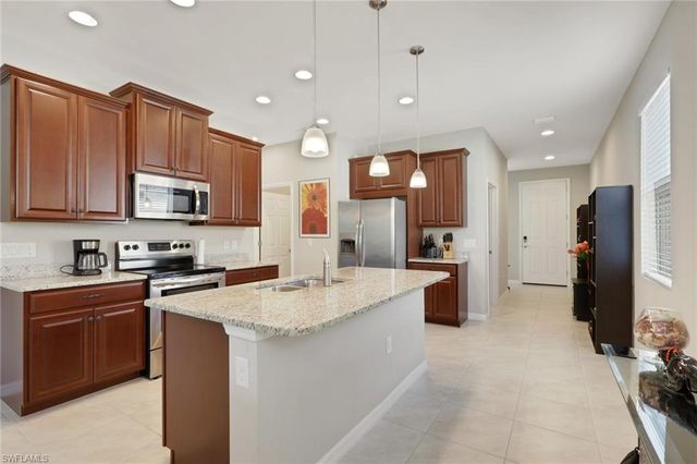 2112 Summersweet DR, Alva, FL 33920