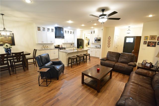 1497 Counts Avenue, Springdale, AR 72764