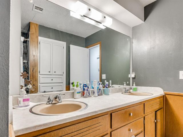 117 Olympic Drive, Moore, OK 73160
