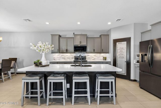 696 W WELSH BLACK Trail, San Tan Valley, AZ 85143