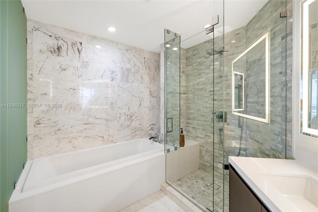 851 NE 1st Ave 4206, Miami, FL 33132