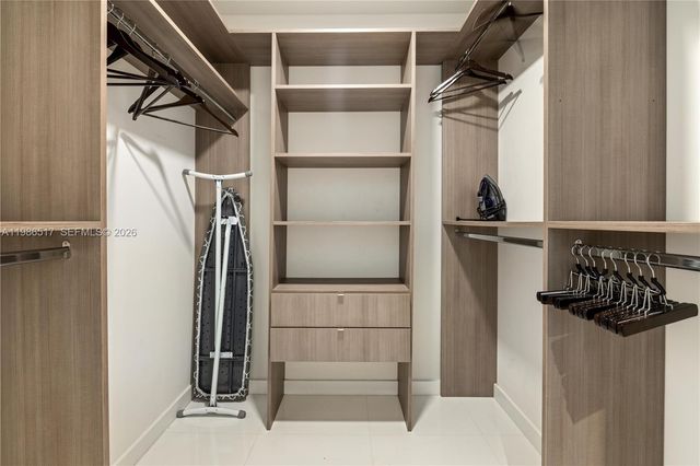 851 NE 1st Ave 4206, Miami, FL 33132