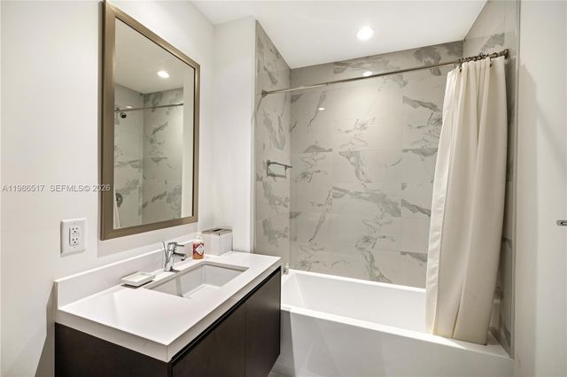 851 NE 1st Ave 4206, Miami, FL 33132