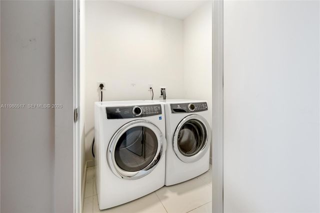 851 NE 1st Ave 4206, Miami, FL 33132