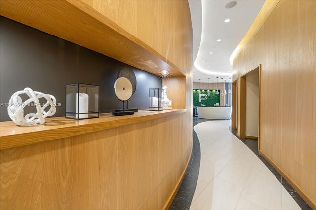 851 NE 1st Ave 4206, Miami, FL 33132