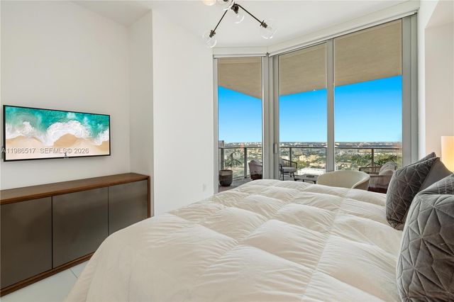 851 NE 1st Ave 4206, Miami, FL 33132