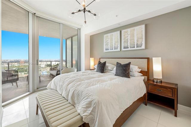 851 NE 1st Ave 4206, Miami, FL 33132