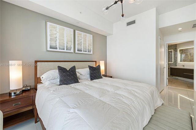 851 NE 1st Ave 4206, Miami, FL 33132