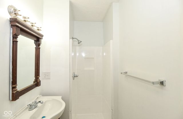 9226 Rochelle Drive, Indianapolis, IN 46235