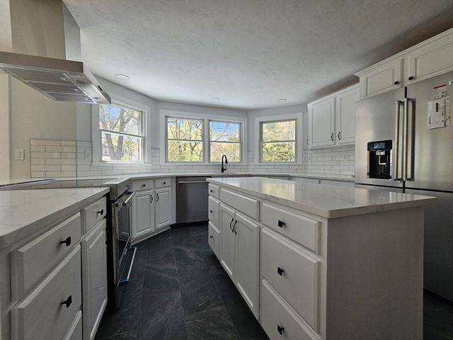 2 Sea Pines Ln, Sandwich, MA 02563