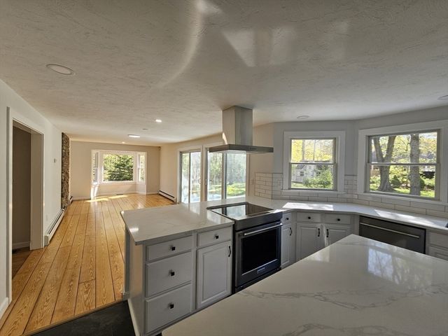 2 Sea Pines Ln, Sandwich, MA 02563