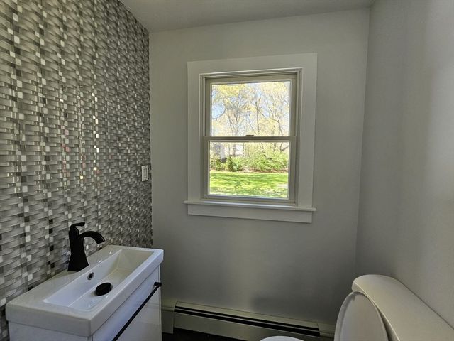 2 Sea Pines Ln, Sandwich, MA 02563