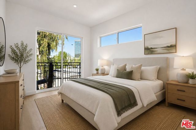 3688 Fredonia Drive, Los Angeles, CA 90068