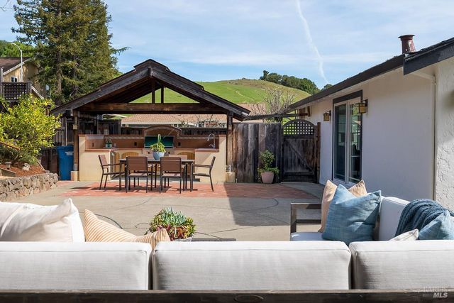 100 Partridge Dr, Novato, CA 94945