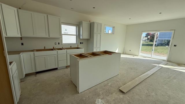 727 W Ironwood Drive, Rossford, OH 43460