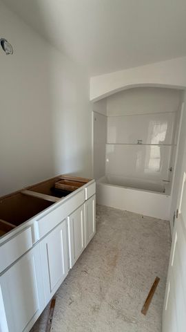 727 W Ironwood Drive, Rossford, OH 43460