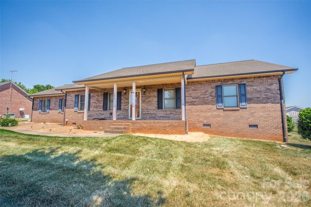 151 Meadow Oaks Drive, Statesville, NC 28625