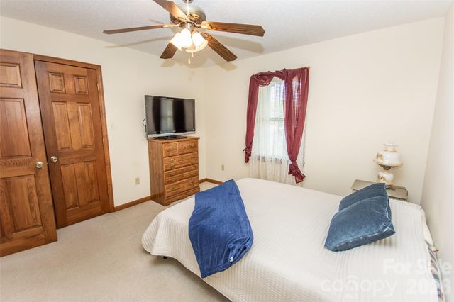 151 Meadow Oaks Drive, Statesville, NC 28625