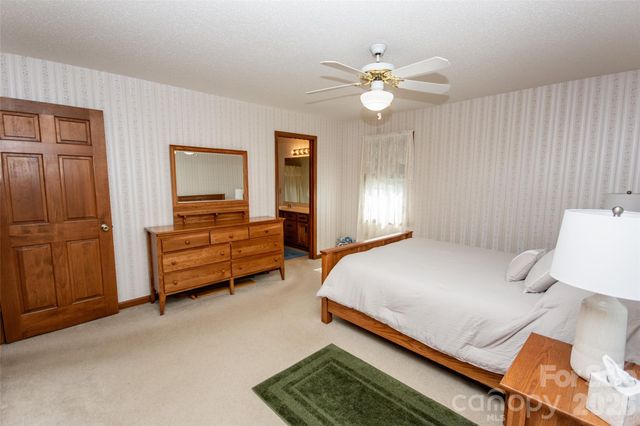 151 Meadow Oaks Drive, Statesville, NC 28625