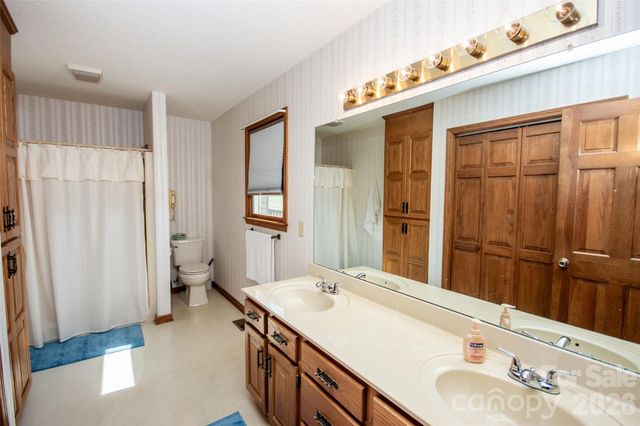 151 Meadow Oaks Drive, Statesville, NC 28625