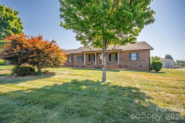 151 Meadow Oaks Drive, Statesville, NC 28625