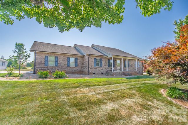 151 Meadow Oaks Drive, Statesville, NC 28625