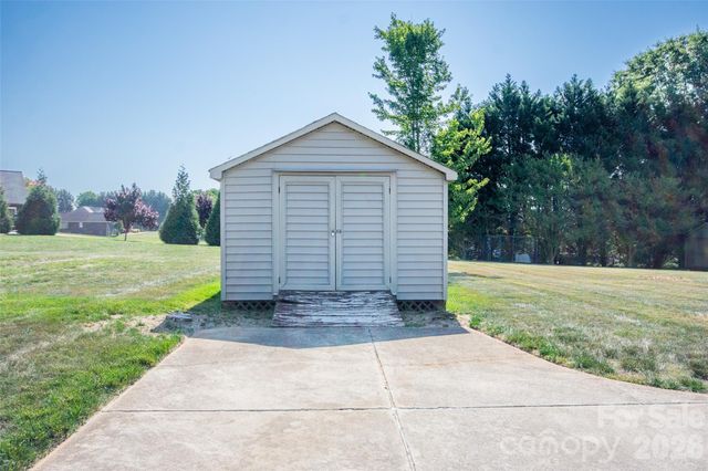 151 Meadow Oaks Drive, Statesville, NC 28625