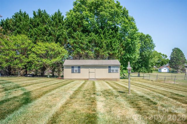 151 Meadow Oaks Drive, Statesville, NC 28625