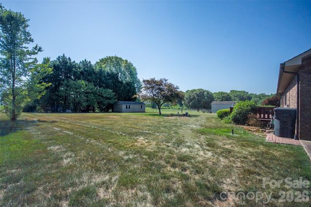 151 Meadow Oaks Drive, Statesville, NC 28625