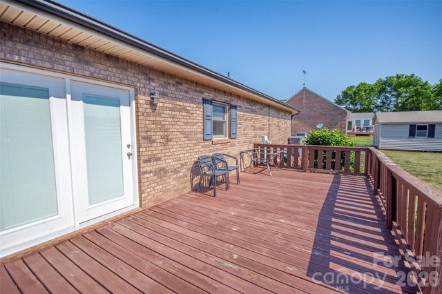 151 Meadow Oaks Drive, Statesville, NC 28625