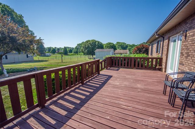151 Meadow Oaks Drive, Statesville, NC 28625