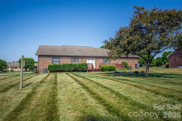 151 Meadow Oaks Drive, Statesville, NC 28625
