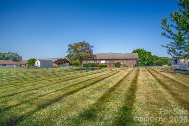 151 Meadow Oaks Drive, Statesville, NC 28625