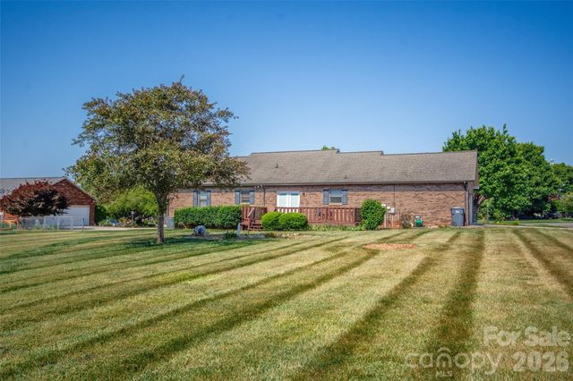 151 Meadow Oaks Drive, Statesville, NC 28625
