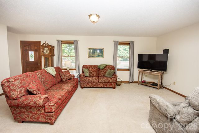 151 Meadow Oaks Drive, Statesville, NC 28625