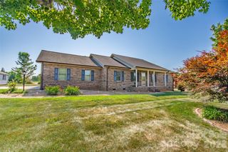 151 Meadow Oaks Drive, Statesville, NC 28625
