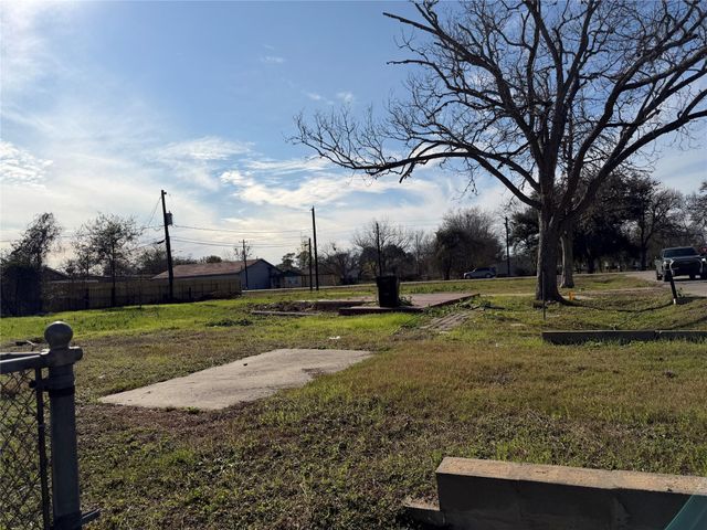 819 Collins Street, Richmond, TX 77469