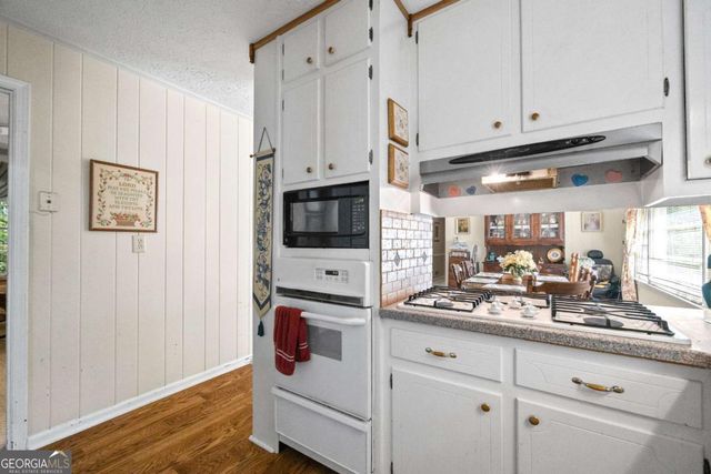 589 Creek View Drive, Lawrenceville, GA 30044