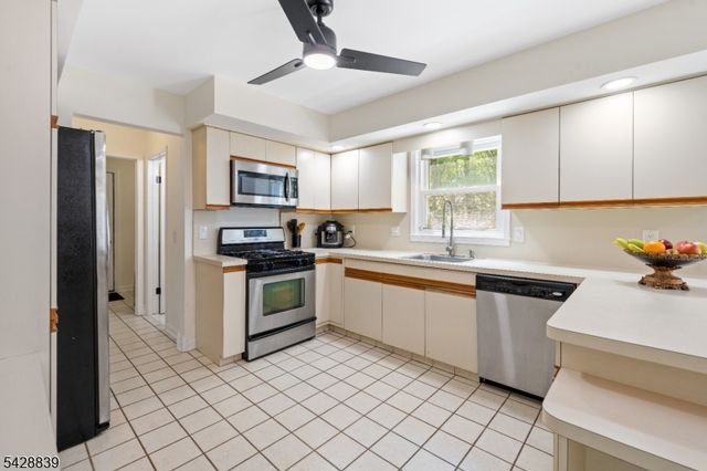 3 Kilmer Dr, Hillsborough Twp., NJ 08844