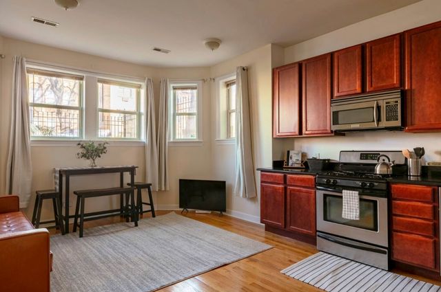 2531 W Berwyn Avenue G, Chicago, IL 60625