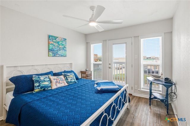 520 S 15th Street, Port O'connor, TX 77982