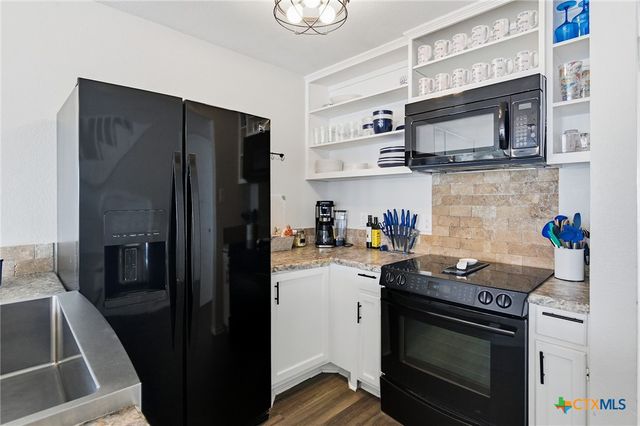 520 S 15th Street, Port O'connor, TX 77982