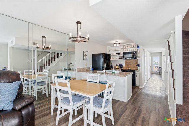 520 S 15th Street, Port O'connor, TX 77982