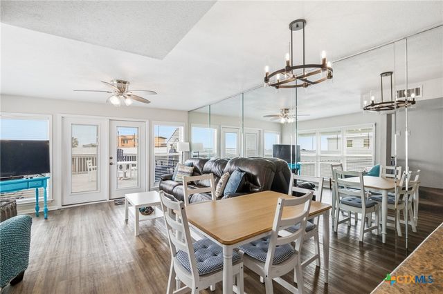 520 S 15th Street, Port O'connor, TX 77982