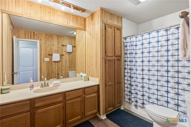 520 S 15th Street, Port O'connor, TX 77982